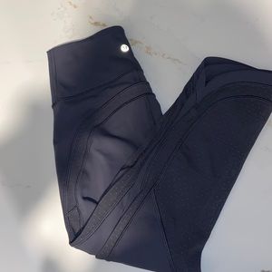 Lululemon mesh capri leggings